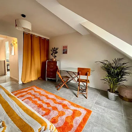 Charming In Chasse Royale *