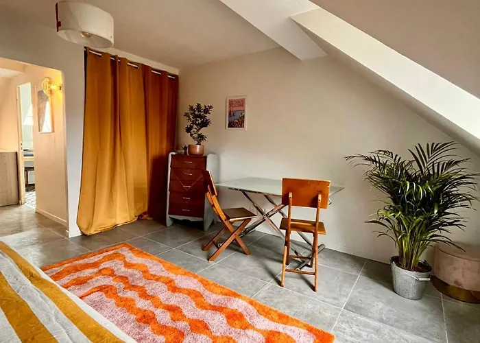 Charming In Chasse Royale *